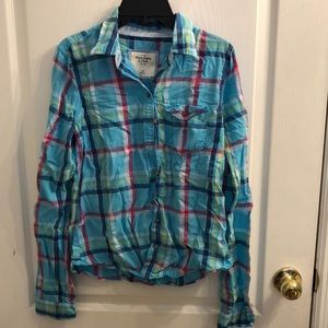 A&F Light Blue Plaid Button-Down Shirt🟣